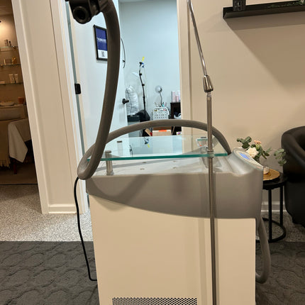 2021 Quanta Light 4V Evo /w Zimmer Cryo 6 and Smoke Evacuator for Sale